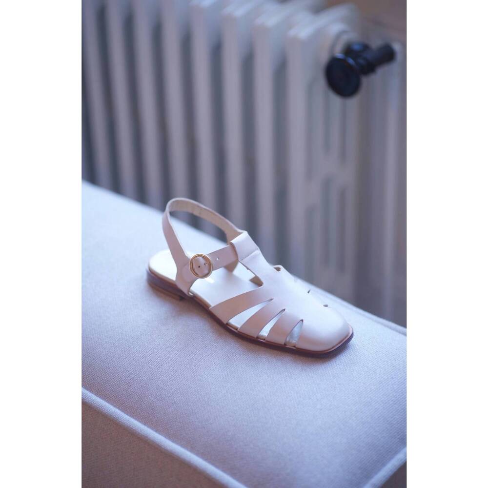 NEW ANNE THOMAS women's hackney sandal in latte